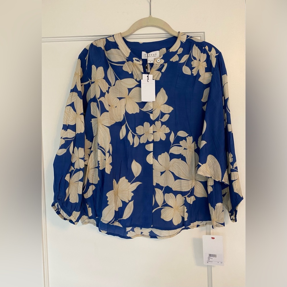NWT Velvet by Graham & Spencer Blouse